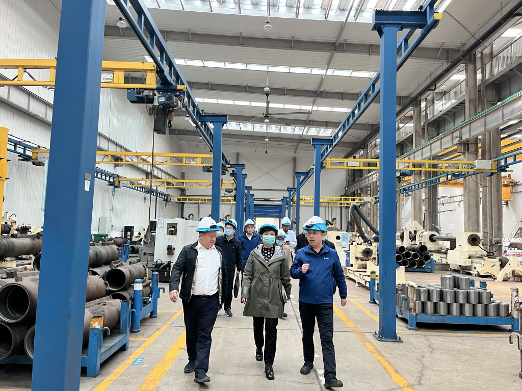 河南省科技厅副厅长陶曼晞、航空港区管委会副主任魏学彬一行光临J9集团工业园